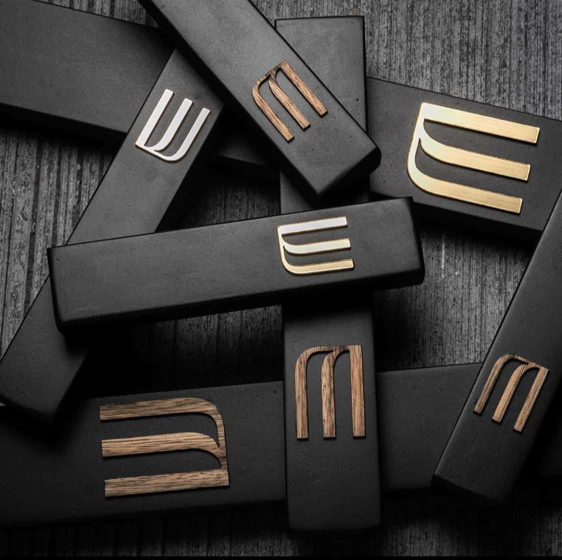 מזוזה מעוצבת מבטון לכניסה לבית ולחדרים דגם מודרני | ביתן המלכים