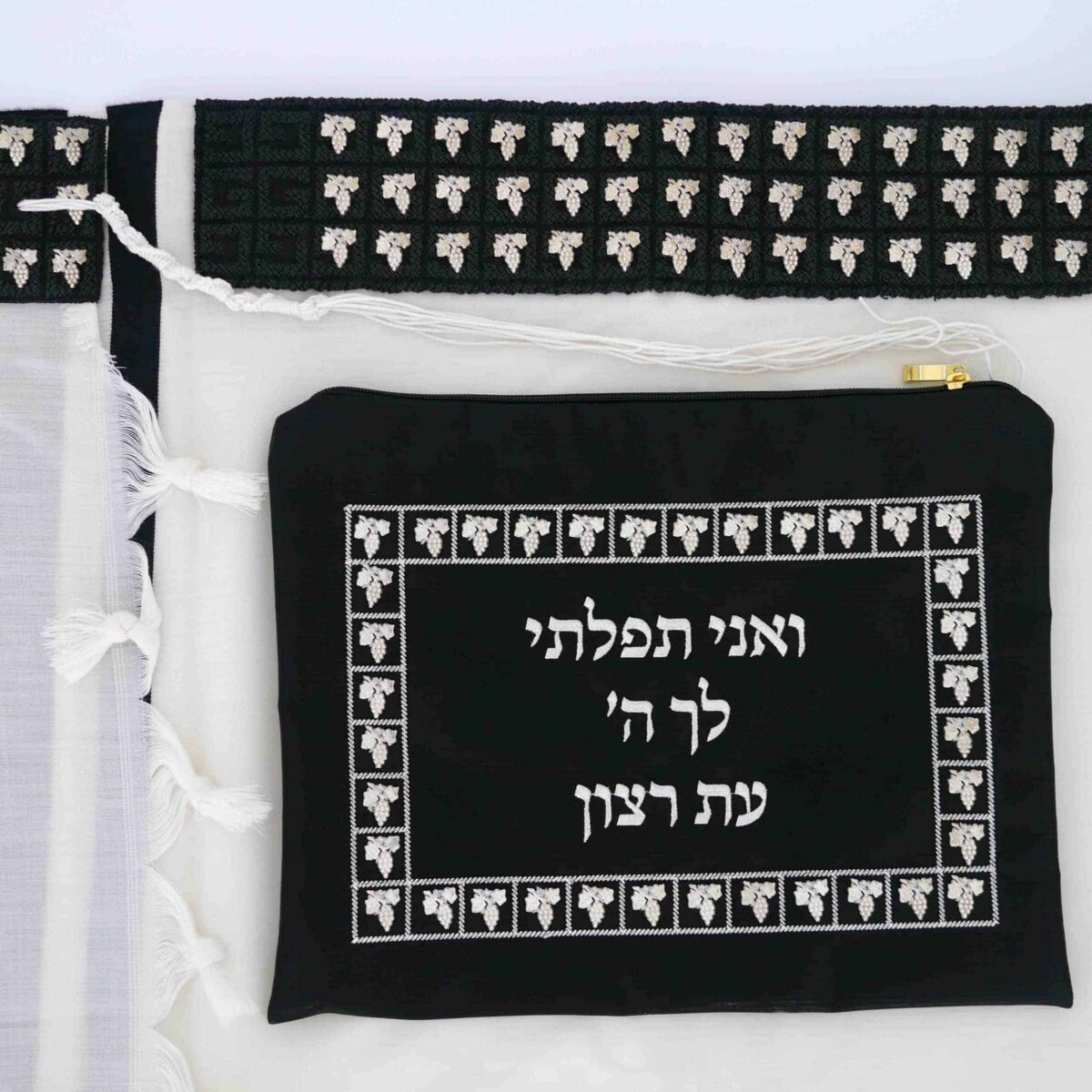 טלית צמר יוקרתית עם יציקות כסף טהור דגם Naphtali - מבט על עיטורי הטלית - טליתות יוקרתיות בעבודת יד | ביתן המלכים
