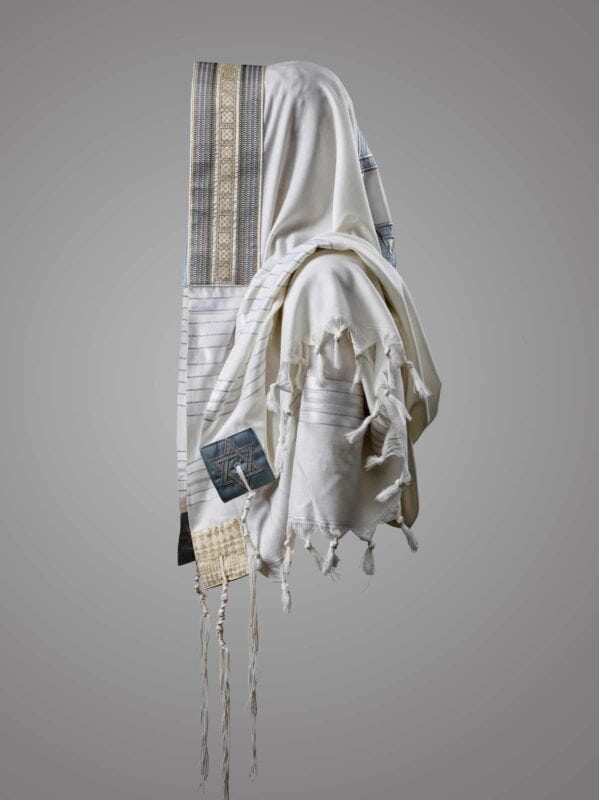 טלית צמר מהודרת לחתן עם רקמה יוקרתית דגם Bnaya | ביתן המלכים