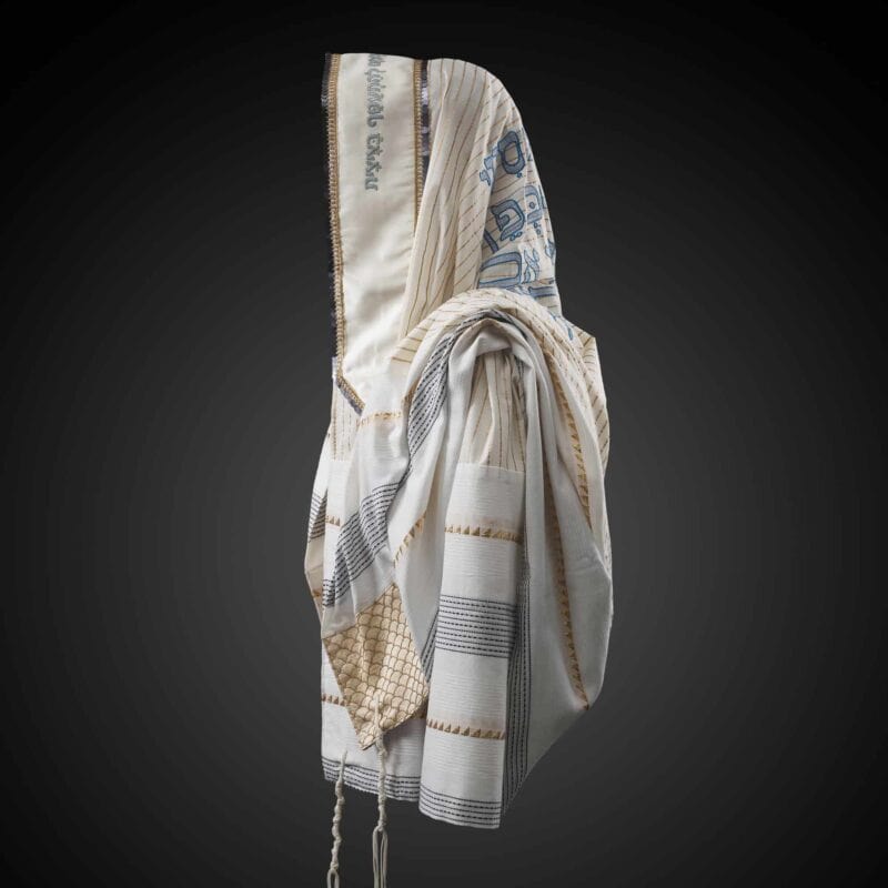 טלית כותנה מהודרת עבודת יד עם רקמת ציטוט דגם Yinon | ביתן המלכים