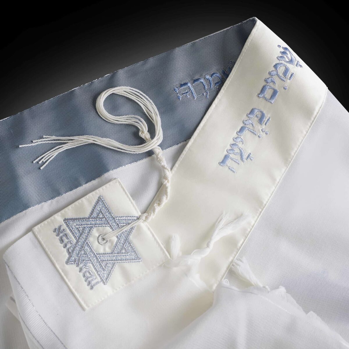 טלית צמר רחלים מהודרת לחתן דגם Eviatar - תצוגת בד וצבע - טליתות יוקרתיות בעבודת יד | ביתן המלכים