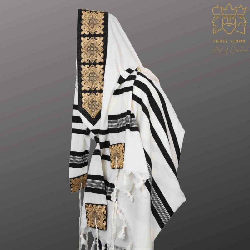 טלית צמר רחלים מהודרת ויוקרתית עבודת יד דגם Uria | ביתן המלכים