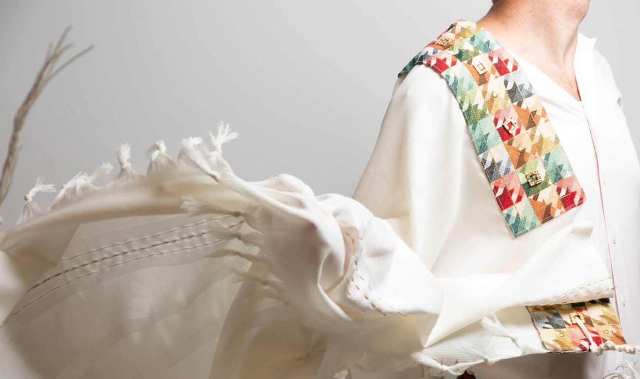 טלית צמר רחלים מהודרת דגם שלל צבעים | ביתן המלכים