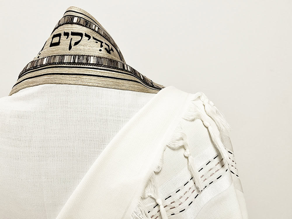 טלית צמר יוקרתית ומהודרת דגם ושמחו בה' וגילו צדיקים והרנינו כל ישרי לב - טליתות עבודת יד | ביתן המלכים