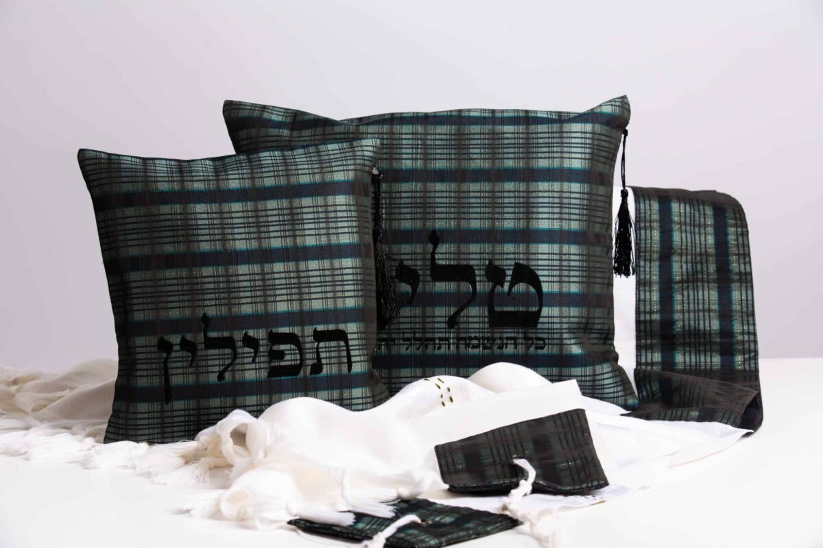 טלית צמר מהודרת דגם כל הנשמה תהלל יה - מבט על עיטורי הטלית - טליתות יוקרתיות בעבודת יד | ביתן המלכים