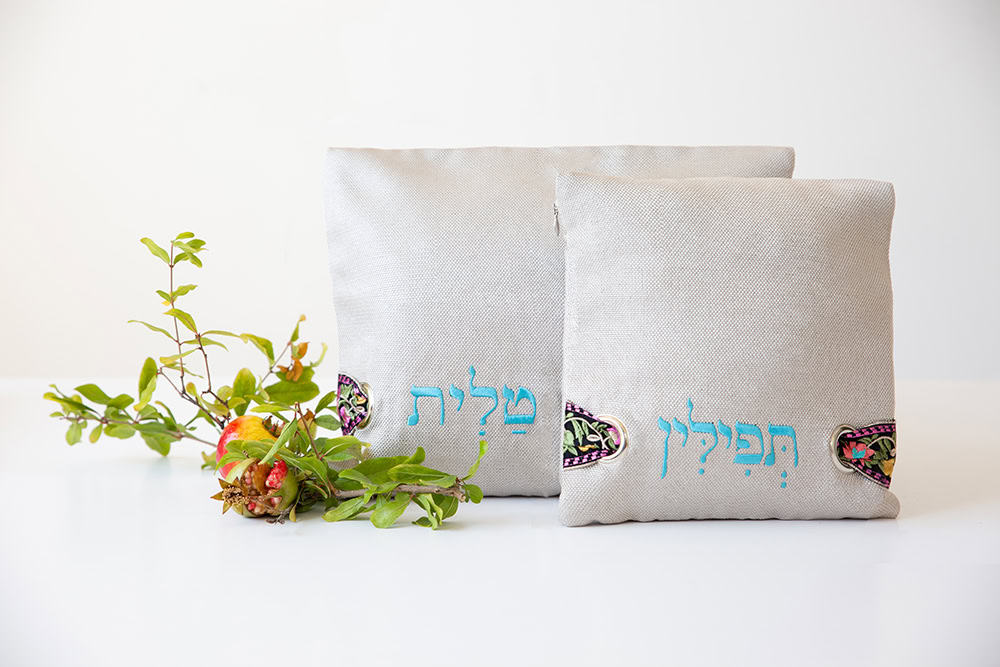 סט תיקים לטלית ותפילין דגם ויצץ ציץ ויגמול שקדים | ביתן המלכים