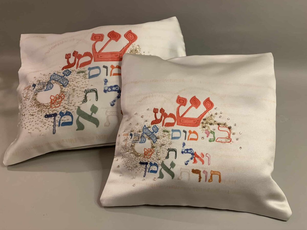סט תיקים לטלית ותפילין דגם שמע בני מוסר אביך - מבט על עיטורי הטלית - טליתות יוקרתיות בעבודת יד | ביתן המלכים