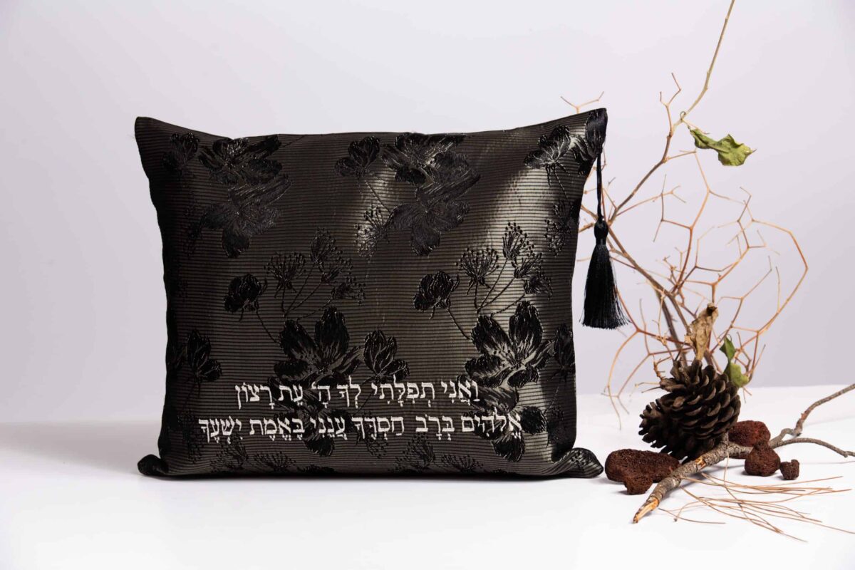סט תיקים לטלית ותפילין דגם ואני תפלתי לך - מבט על עיטורי הטלית - טליתות יוקרתיות בעבודת יד | ביתן המלכים