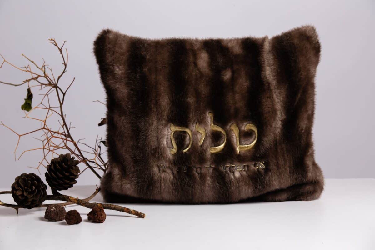 תיק טלית מעוצב בעבודת יד דגם ועורות אילים מאדמים | ביתן המלכים