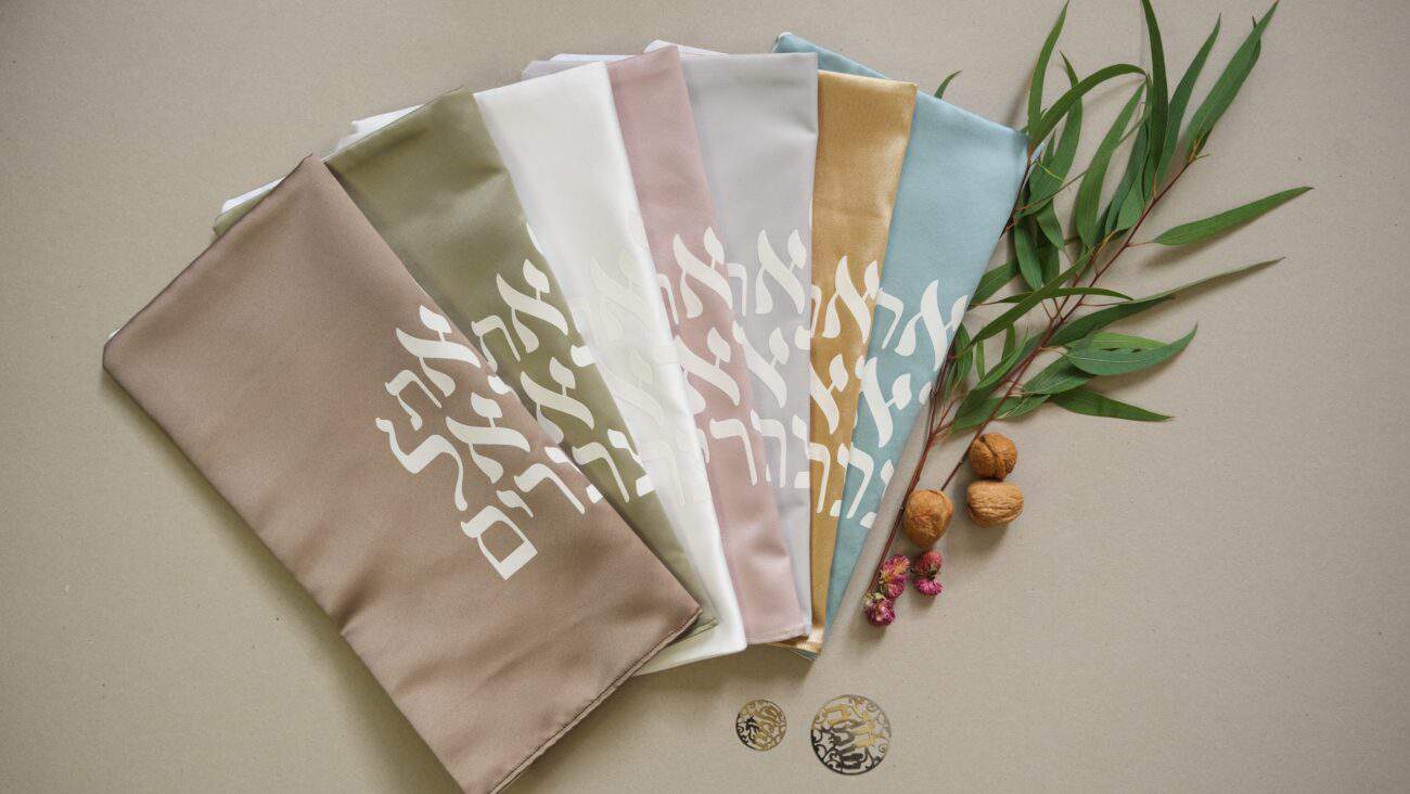 כיסוי מצות מעוצב במבחר צבעים דגם בצאת ישראל ממצרים | ביתן המלכים