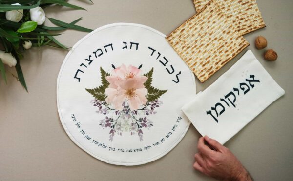 כיסוי מצות מהודר וחגיגי דגם לכבוד חג - תמונה ראשית - כיסויי מצה מעוצבים לפסח | ביתן המלכים
