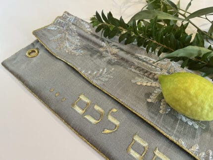 תיק לולב מהודר ממשי דגם ולקחתם לכם - כסוף ברקמת עלים ורקמות זהב | ביתן המלכים