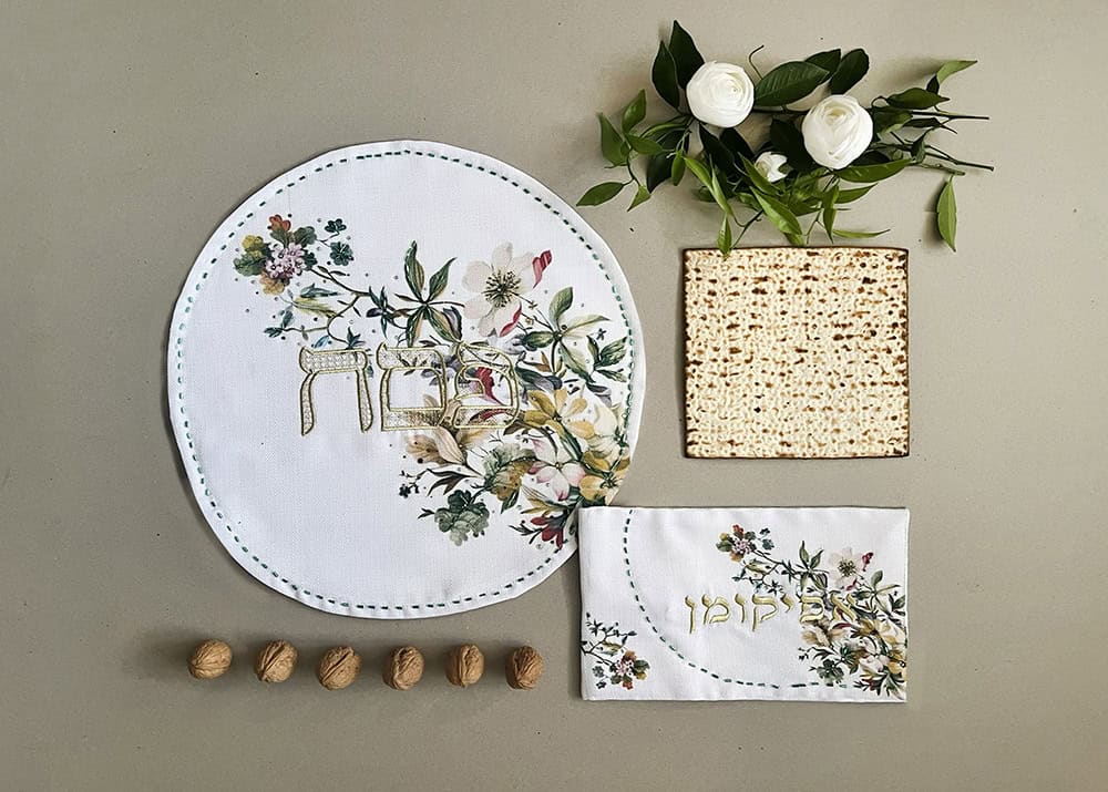 כיסוי מצות מעוטר דפוס פרחוני דגם ויצא פרח ויצץ ציץ | ביתן המלכים