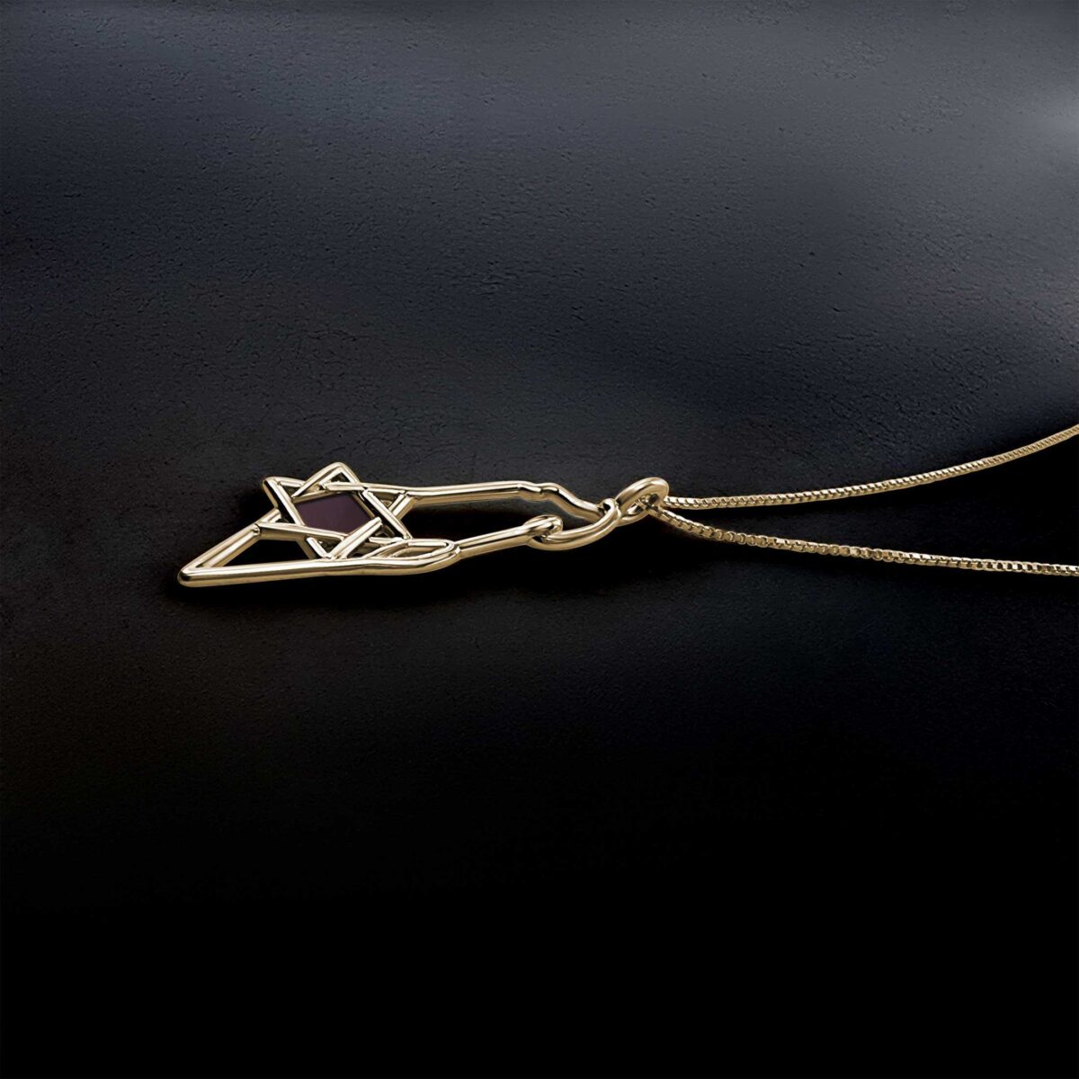 שרשרת ארץ ישראל ומגן דוד עם כל התנ"ך דגם הזריחה - פרט מקרוב - שרשראות לנשים בעיצוב אלגנטי | ביתן המלכים