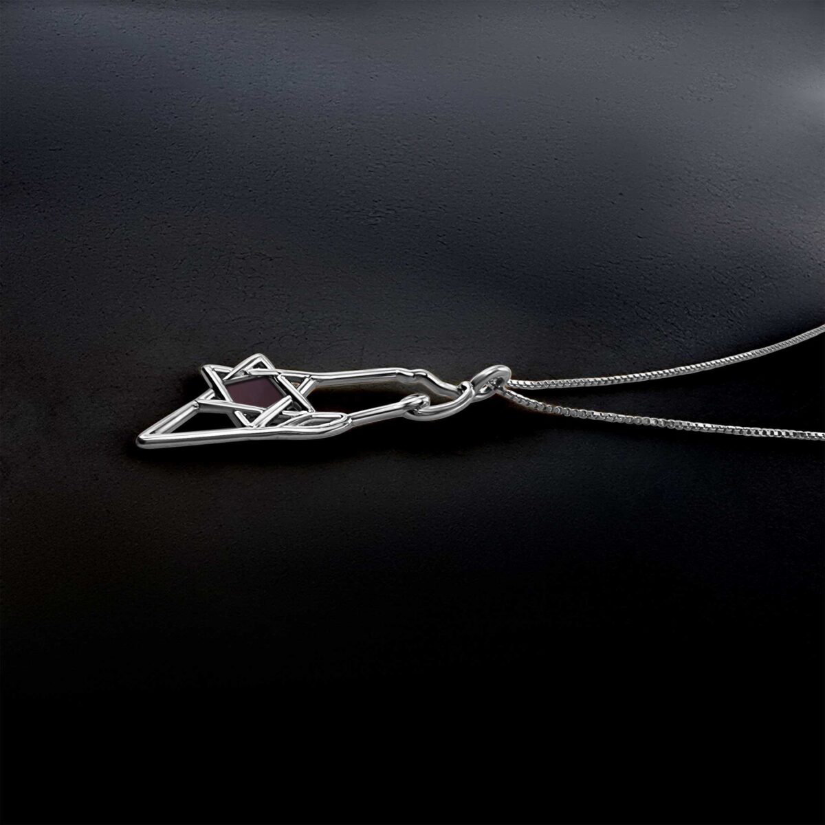שרשרת ארץ ישראל ומגן דוד עם כל התנ"ך דגם הזריחה - על הגוף - שרשראות לנשים בעיצוב אלגנטי | ביתן המלכים