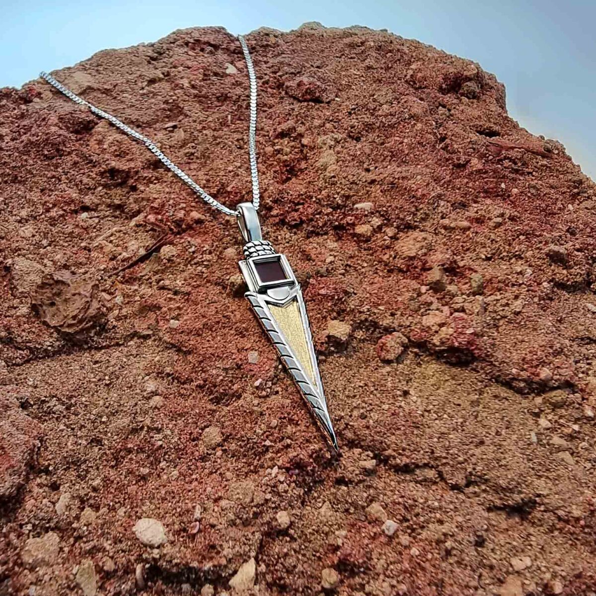 שרשרת עם התנ"ך לגבר על תליון חץ אופנתי ויוקרתי - תצוגה מלאה - שרשראות לגברים בעיצוב מודרני | ביתן המלכים