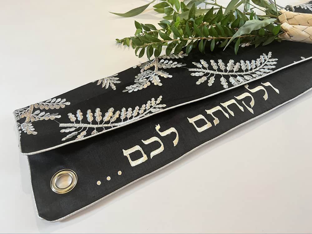 תיקים מעוצבים ללולב | ביתן המלכים