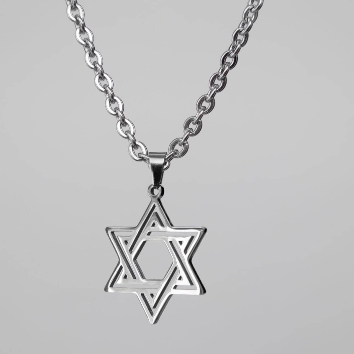 שרשרת מגן דוד ״אביהו״ - כסף וסטייל גברי - מבט על הגימור - שרשראות לגברים בעיצוב מודרני | ביתן המלכים