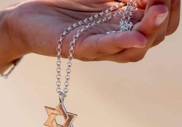 שרשרת מגן דוד בעיצוב מודרני עם יהלום דגם גד - שרשראות מגן דוד לגברים | ביתן המלכים