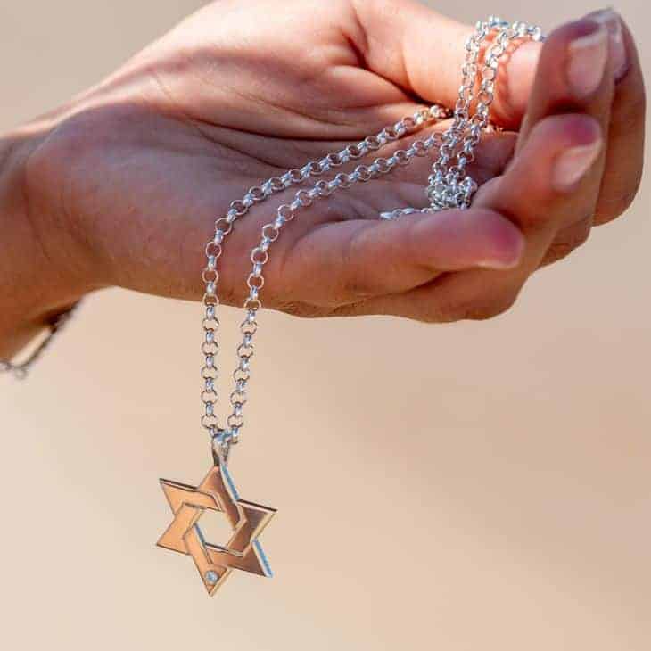 שרשרת מגן דוד בעיצוב מודרני עם יהלום דגם גד - שרשראות מגן דוד לגברים | ביתן המלכים