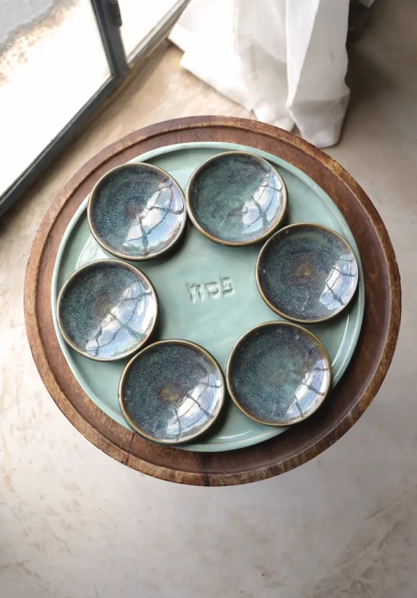 סט קערה לפסח מעוצב מקרמיקה בעבודת יד, צבע ירוק פסטל, קערה לפסח מעוצבת | ביתן המלכים
