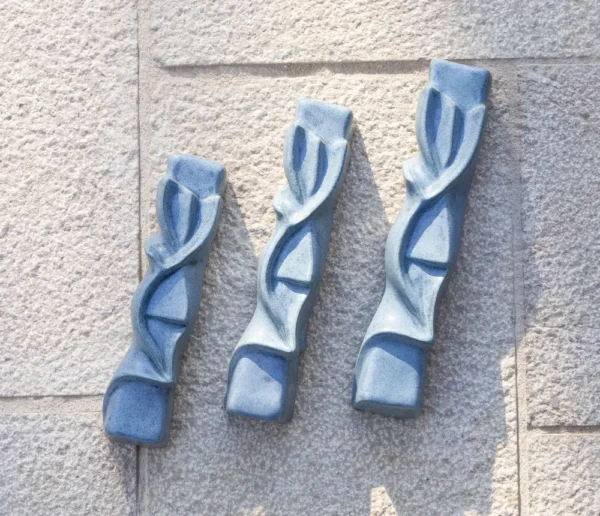 בית מזוזה מעוצב מקרמיקה "שמע" בצבע אבן - מט - בתי מזוזה מעוצבים לכניסה ולחדרים | ביתן המלכים