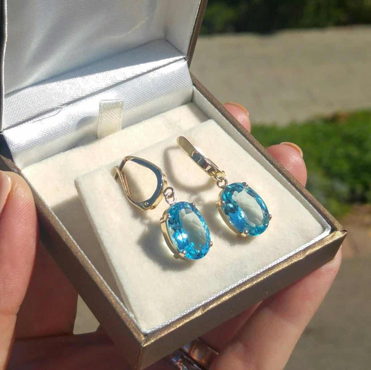 עגילים תלויים זהב 14K עם טופז כחול, עגילים לאירוע, מבט נוסף | ביתן המלכים