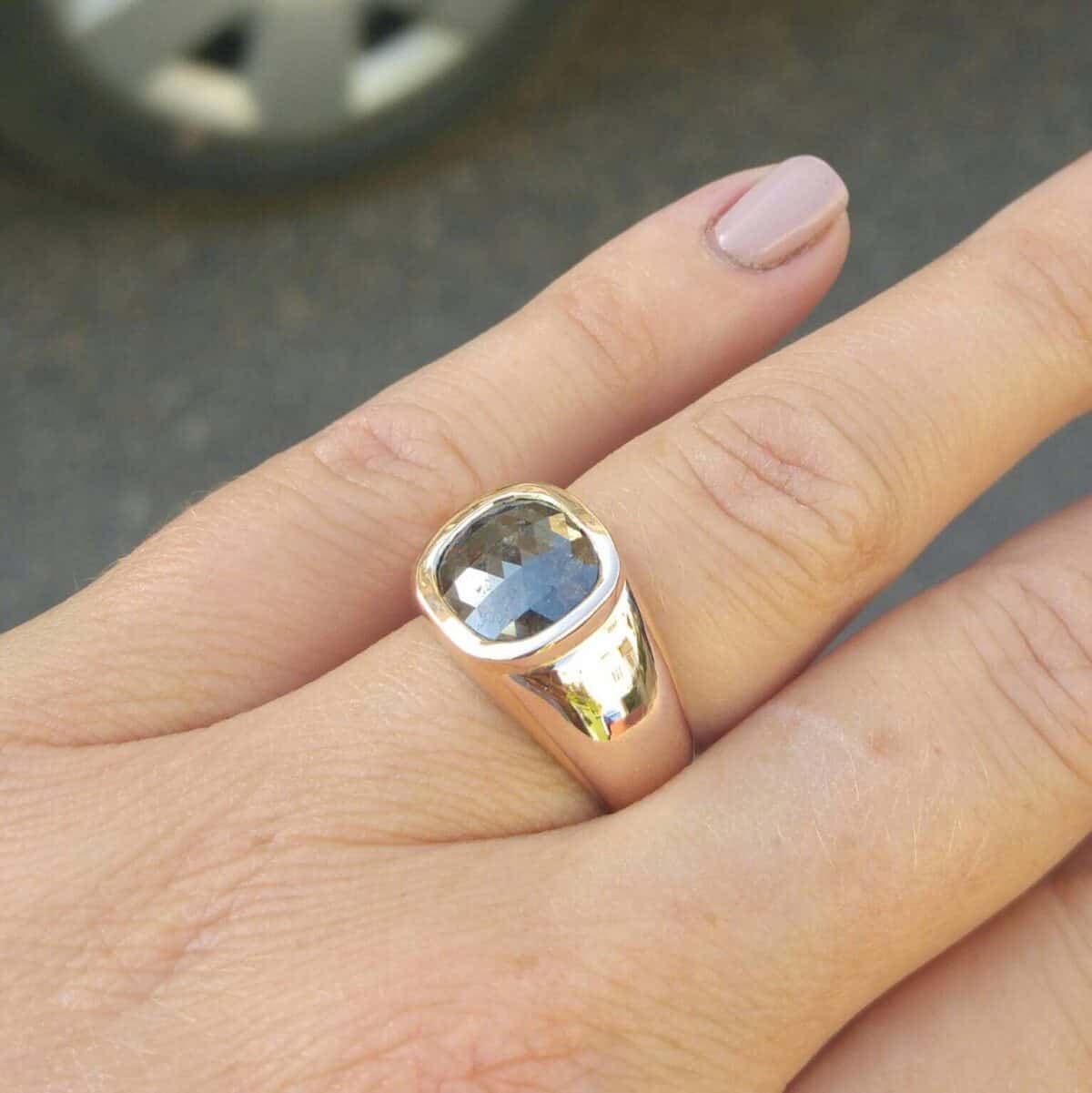 טבעת זהב ורדרד 14K עם יהלום שחור, תכשיט זהב בעבודת יד, תצוגת מוצר | ביתן המלכים
