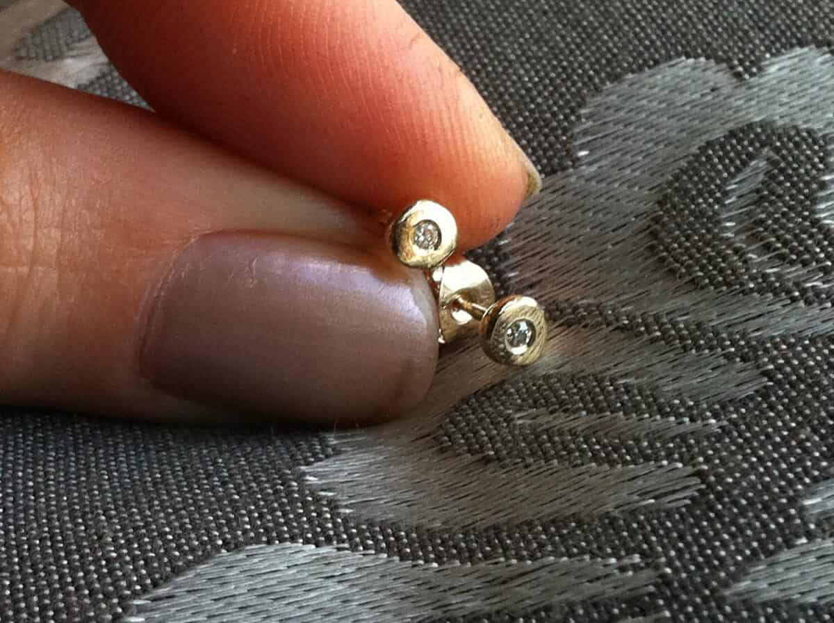 עגילי יהלום סוליטר זהב 14K, תכשיטי זהב בעבודת יד, פרטי עיצוב | ביתן המלכים