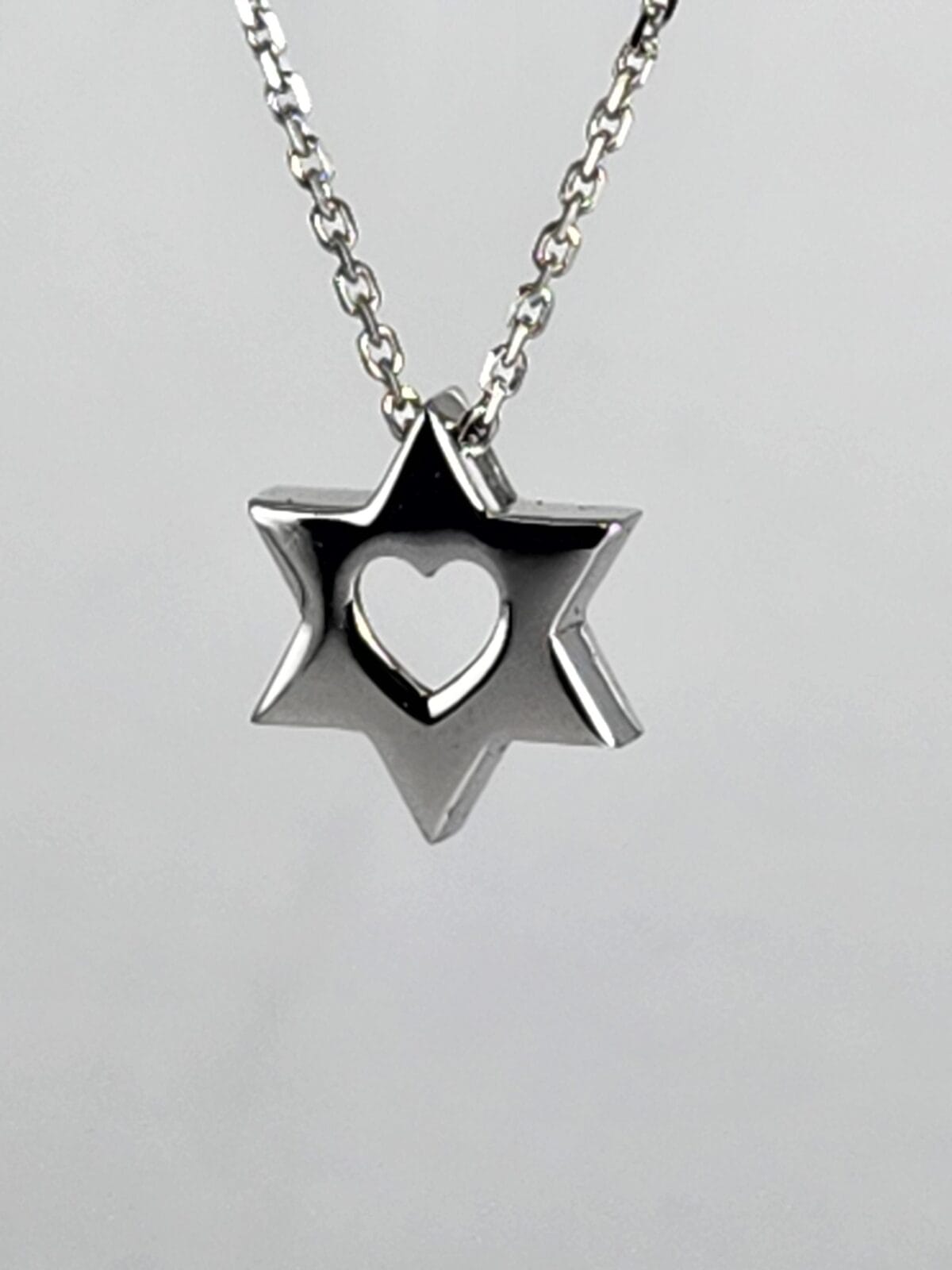 שרשרת מגן דוד עם לב זהב 14K - תצוגה צדדית | ביתן המלכים