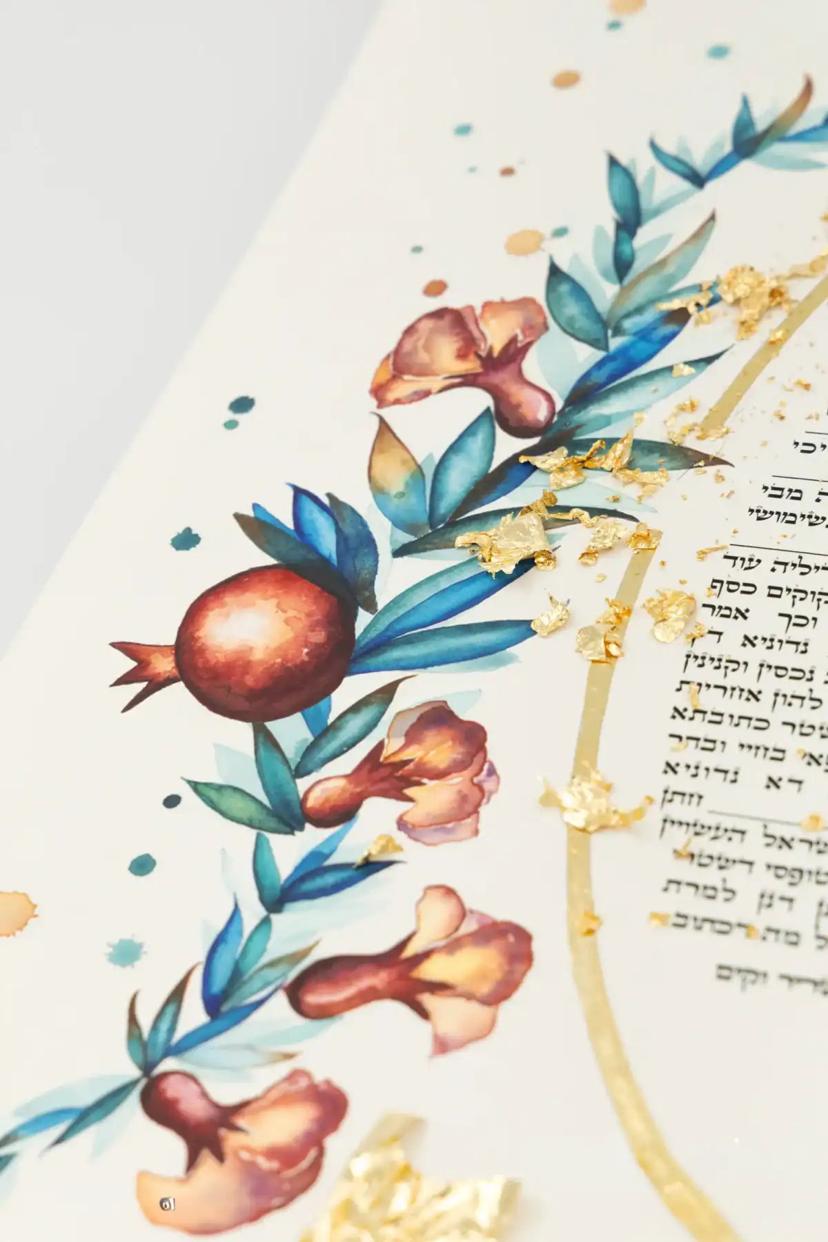 כתובה מעוצבת בעבודת יד "פרחי הרימון" - תמונה נוספת - עיצוב ישראלי עם נוכחות עדינה | ביתן המלכים