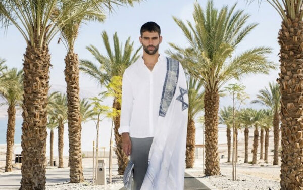 טלית צמר מהודרת בעטרת משי כחול וכסף עם מגן דוד | ביתן המלכים