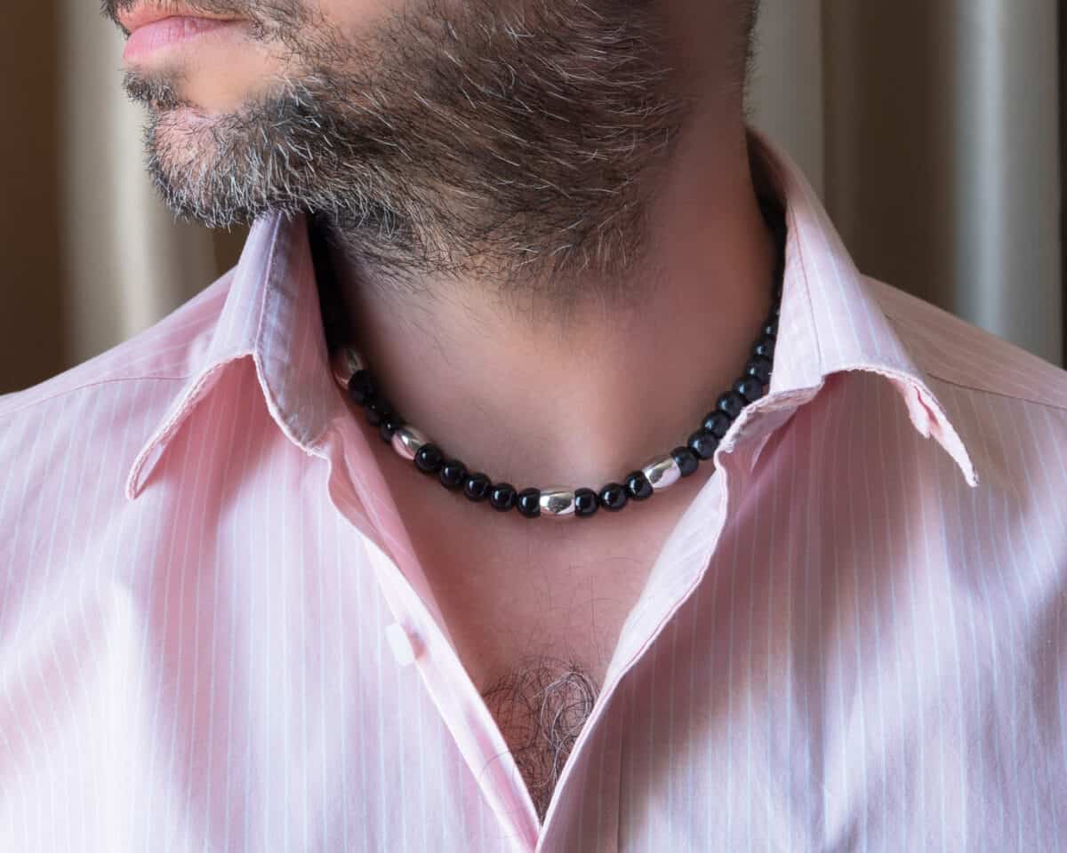 שרשרת רפי - שרשרת חרוזים אוניקס שחורים בשילוב סטינלס סטיל לגבר - פרט מקרוב - שרשראות לגברים בעיצוב מודרני | ביתן המלכים