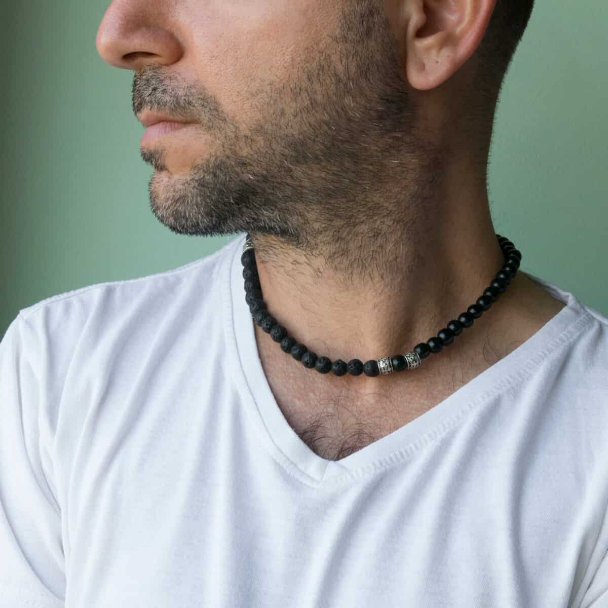 שרשרת גדי - שרשרת חרוזי לבה שחורה לגבר - תצוגה מלאה - שרשראות לגברים בעיצוב מודרני | ביתן המלכים