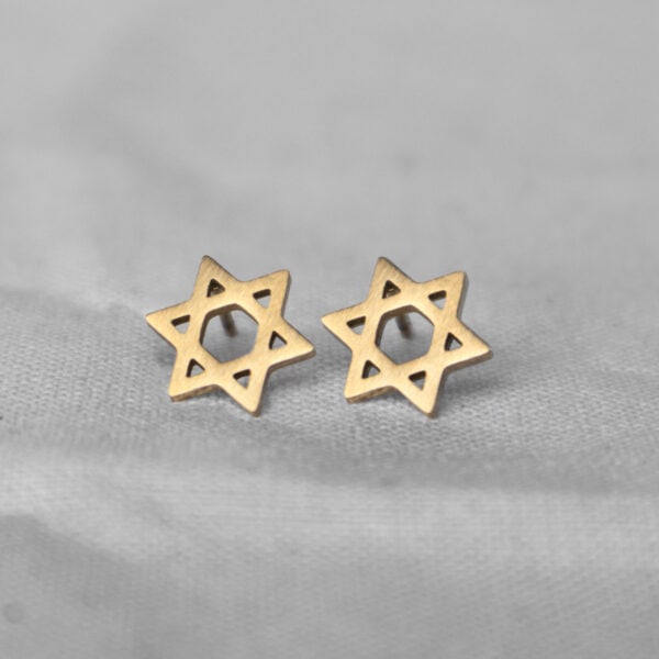 עגילי מגן דוד צמודים קטנים מוזהבים - תמונה ראשית - עגילים מעוצבים לנשים ולגברים | ביתן המלכים