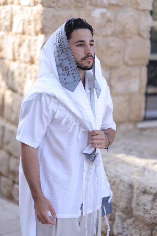 טלית מעוצבת עם עטרת אבני הכותל "אם אשכחך ירושלים" וכנפות אבן דגם אם אשכחך — אורזילה